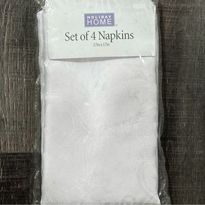 💞 Brand New Set of 4 White Antoinette Damask Cloth Napkins